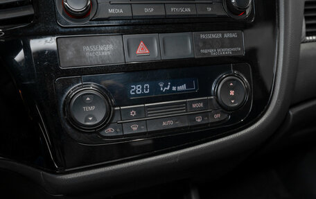 Mitsubishi Outlander III рестайлинг 3, 2015 год, 1 580 000 рублей, 15 фотография