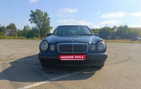 Mercedes-Benz E-Класс, 1998 год, 670 000 рублей, 4 фотография