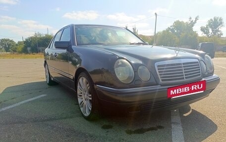 Mercedes-Benz E-Класс, 1998 год, 670 000 рублей, 5 фотография