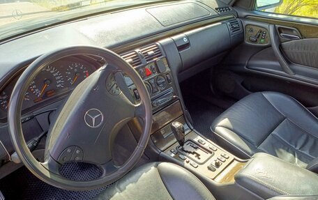 Mercedes-Benz E-Класс, 1998 год, 670 000 рублей, 11 фотография