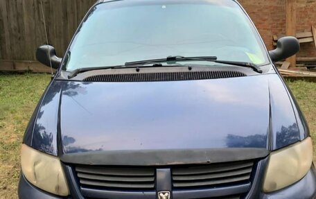 Dodge Caravan IV, 2004 год, 425 000 рублей, 2 фотография