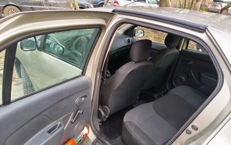 Renault Logan II, 2015 год, 700 000 рублей, 5 фотография