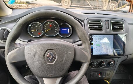 Renault Logan II, 2015 год, 700 000 рублей, 3 фотография