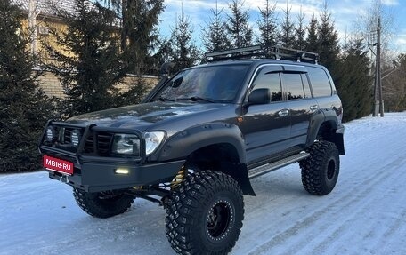 Toyota Land Cruiser 100 рестайлинг 2, 2004 год, 6 000 000 рублей, 1 фотография