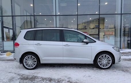 Volkswagen Touran III, 2017 год, 1 498 900 рублей, 5 фотография