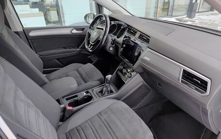 Volkswagen Touran III, 2017 год, 1 498 900 рублей, 13 фотография