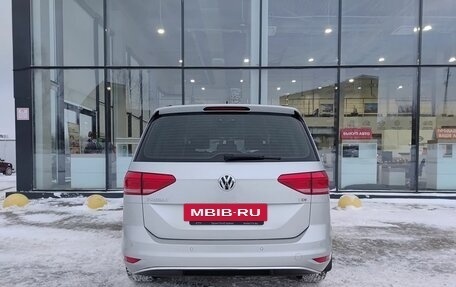 Volkswagen Touran III, 2017 год, 1 498 900 рублей, 7 фотография