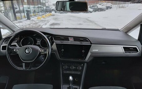 Volkswagen Touran III, 2017 год, 1 498 900 рублей, 17 фотография