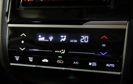 Honda Fit III, 2017 год, 1 050 000 рублей, 15 фотография