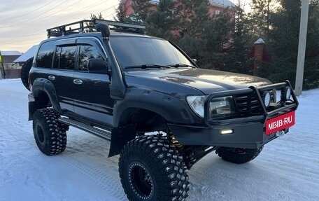 Toyota Land Cruiser 100 рестайлинг 2, 2004 год, 6 000 000 рублей, 3 фотография