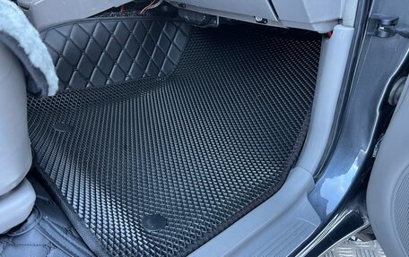 Toyota Land Cruiser 100 рестайлинг 2, 2004 год, 6 000 000 рублей, 18 фотография