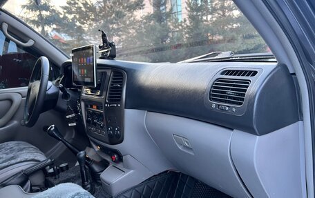 Toyota Land Cruiser 100 рестайлинг 2, 2004 год, 6 000 000 рублей, 20 фотография