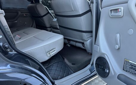 Toyota Land Cruiser 100 рестайлинг 2, 2004 год, 6 000 000 рублей, 21 фотография