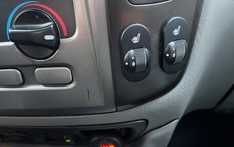 Toyota Land Cruiser 100 рестайлинг 2, 2004 год, 6 000 000 рублей, 28 фотография