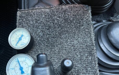 Toyota Land Cruiser 100 рестайлинг 2, 2004 год, 6 000 000 рублей, 25 фотография