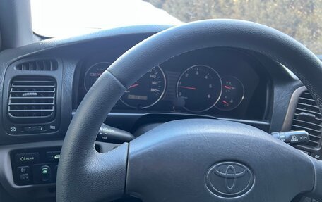 Toyota Land Cruiser 100 рестайлинг 2, 2004 год, 6 000 000 рублей, 27 фотография