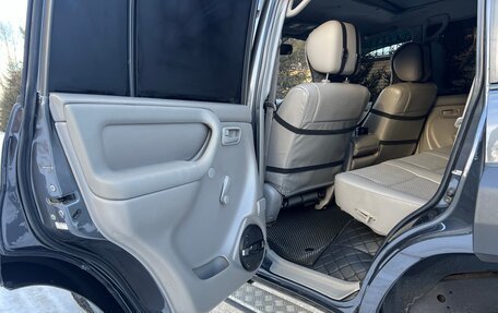 Toyota Land Cruiser 100 рестайлинг 2, 2004 год, 6 000 000 рублей, 34 фотография