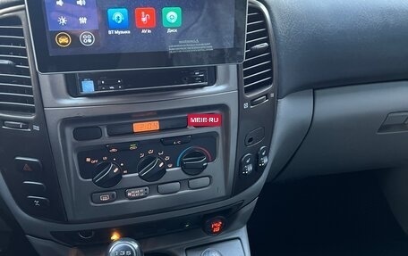 Toyota Land Cruiser 100 рестайлинг 2, 2004 год, 6 000 000 рублей, 24 фотография