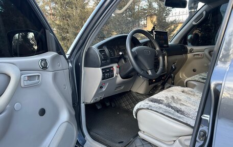 Toyota Land Cruiser 100 рестайлинг 2, 2004 год, 6 000 000 рублей, 36 фотография