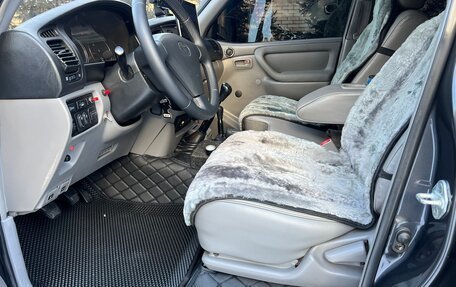 Toyota Land Cruiser 100 рестайлинг 2, 2004 год, 6 000 000 рублей, 37 фотография