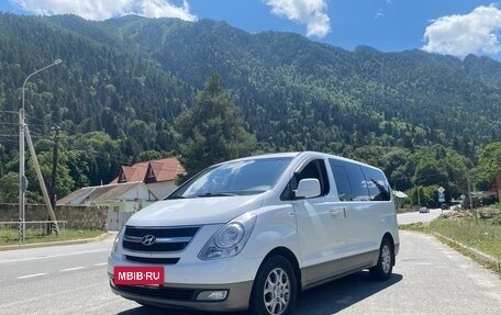 Hyundai H-1 II рестайлинг, 2011 год, 1 700 000 рублей, 2 фотография