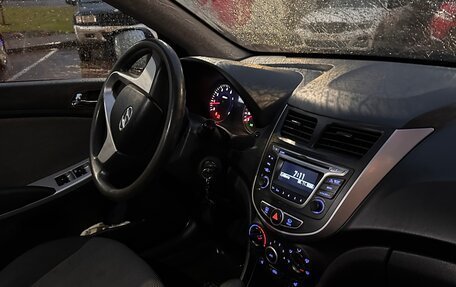 Hyundai Solaris II рестайлинг, 2011 год, 725 000 рублей, 5 фотография