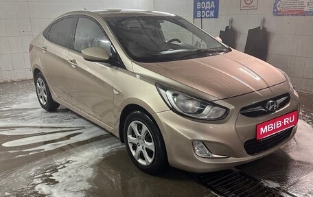 Hyundai Solaris II рестайлинг, 2011 год, 725 000 рублей, 6 фотография
