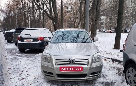 Toyota Avensis III рестайлинг, 2004 год, 600 000 рублей, 3 фотография