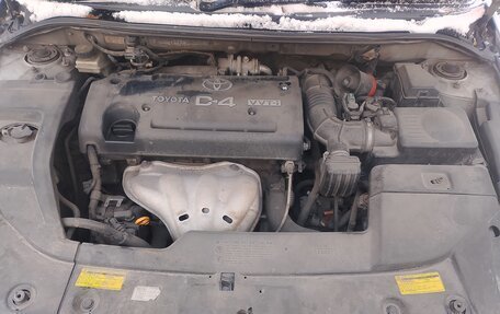 Toyota Avensis III рестайлинг, 2004 год, 600 000 рублей, 10 фотография