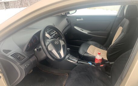 Hyundai Solaris II рестайлинг, 2012 год, 570 000 рублей, 9 фотография