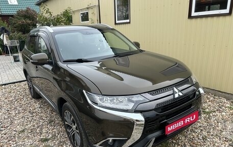 Mitsubishi Outlander III рестайлинг 3, 2015 год, 1 450 000 рублей, 1 фотография