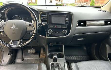 Mitsubishi Outlander III рестайлинг 3, 2015 год, 1 450 000 рублей, 6 фотография