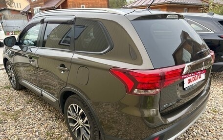 Mitsubishi Outlander III рестайлинг 3, 2015 год, 1 450 000 рублей, 4 фотография