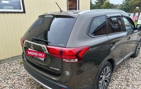 Mitsubishi Outlander III рестайлинг 3, 2015 год, 1 450 000 рублей, 3 фотография