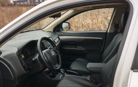 Mitsubishi Outlander III рестайлинг 3, 2012 год, 1 100 000 рублей, 11 фотография