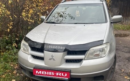 Mitsubishi Outlander III рестайлинг 3, 2007 год, 700 000 рублей, 5 фотография