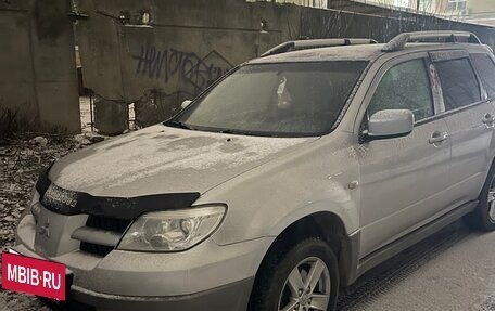 Mitsubishi Outlander III рестайлинг 3, 2007 год, 700 000 рублей, 2 фотография