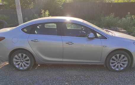 Opel Astra J, 2013 год, 980 000 рублей, 3 фотография