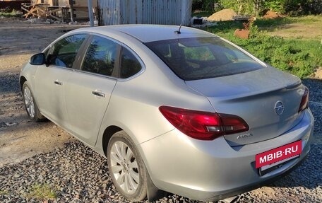 Opel Astra J, 2013 год, 980 000 рублей, 5 фотография