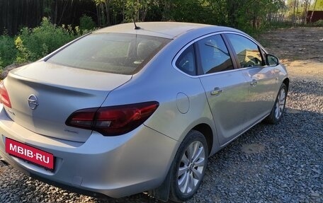Opel Astra J, 2013 год, 980 000 рублей, 4 фотография