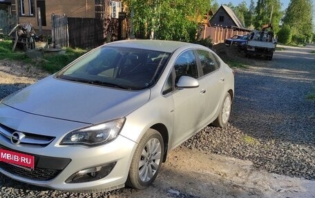 Opel Astra J, 2013 год, 980 000 рублей, 1 фотография