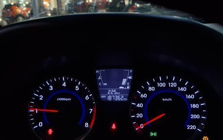 Hyundai Solaris II рестайлинг, 2013 год, 695 000 рублей, 2 фотография