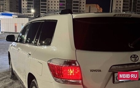 Toyota Highlander III, 2013 год, 1 900 000 рублей, 2 фотография