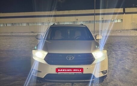 Toyota Highlander III, 2013 год, 1 900 000 рублей, 3 фотография