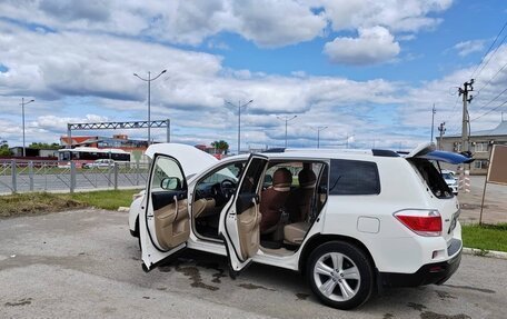 Toyota Highlander III, 2013 год, 1 900 000 рублей, 8 фотография