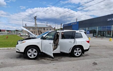 Toyota Highlander III, 2013 год, 1 900 000 рублей, 7 фотография