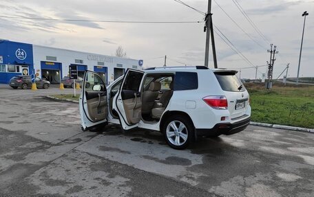 Toyota Highlander III, 2013 год, 1 900 000 рублей, 11 фотография