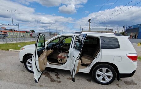 Toyota Highlander III, 2013 год, 1 900 000 рублей, 13 фотография