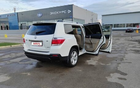 Toyota Highlander III, 2013 год, 1 900 000 рублей, 16 фотография