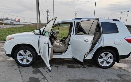 Toyota Highlander III, 2013 год, 1 900 000 рублей, 12 фотография